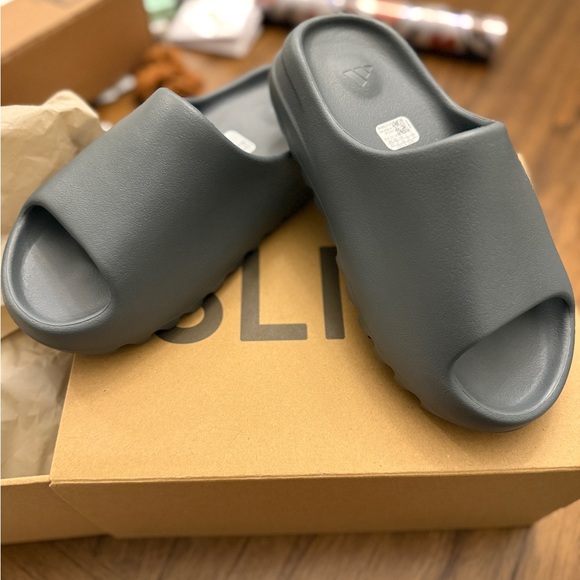 Yeezy slides ID2349 men's size 7 - Picture 1 of 6